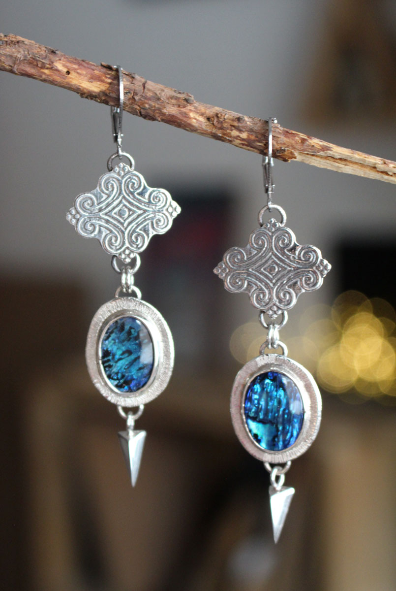 Pluie, boucles d’oreilles nuage de volutes en argent et paua