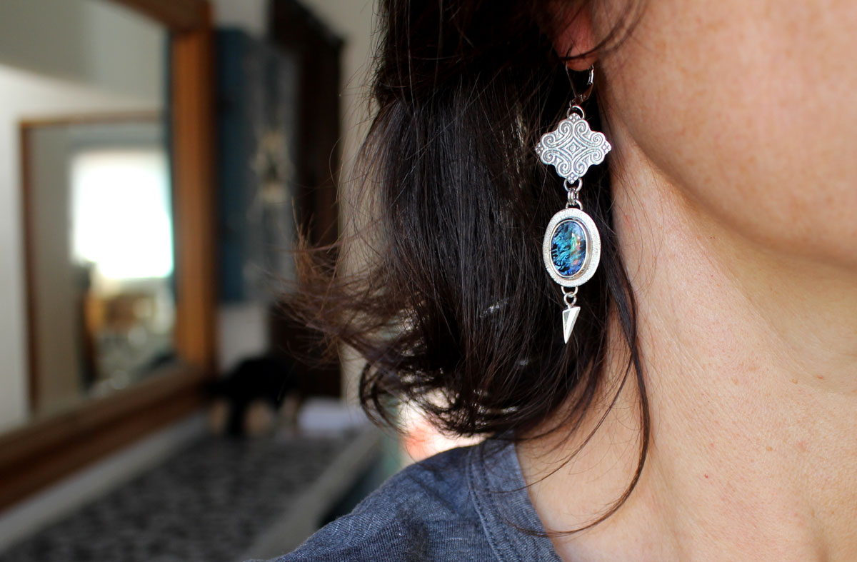 Pluie, boucles d’oreilles nuage de volutes en argent et paua