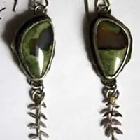 Pluie des sous-bois, boucles d’oreilles fougère en argent et jaspe forêt tropicale