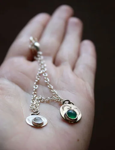 Pluie du printemps, bracelet renouveau en argent, pierre de lune et agate verte