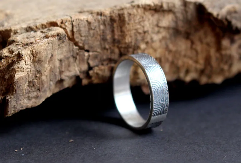 Portail du temps, bague stèle néolithique de Gavrinis en argent