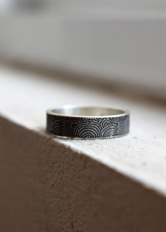 Portail du temps, bague stèle néolithique de Gavrinis en argent
