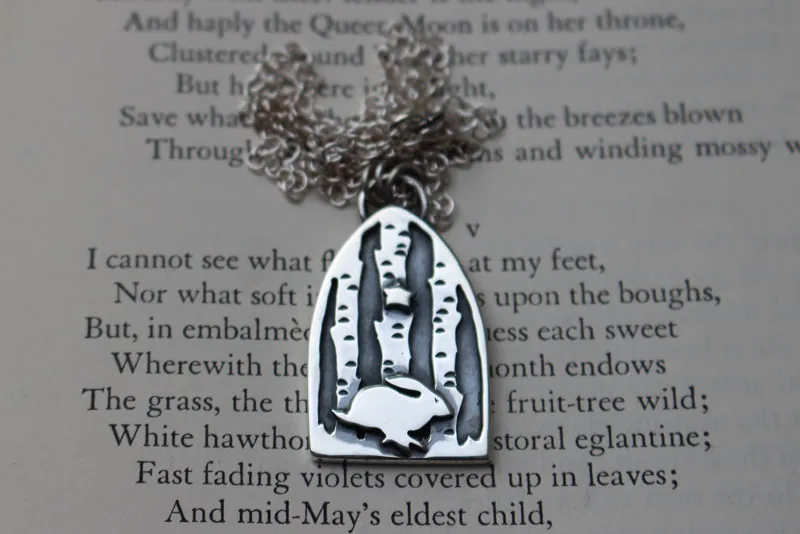 Poursuis tes rêves, collier lièvre dans la forêt en argent