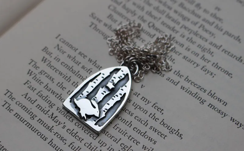 Poursuis tes rêves, collier lièvre dans la forêt en argent