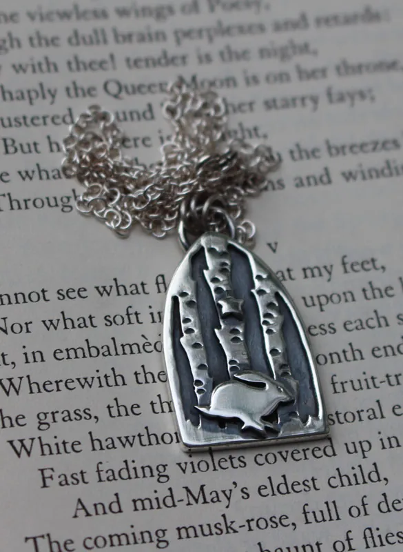 Poursuis tes rêves, collier lièvre dans la forêt en argent