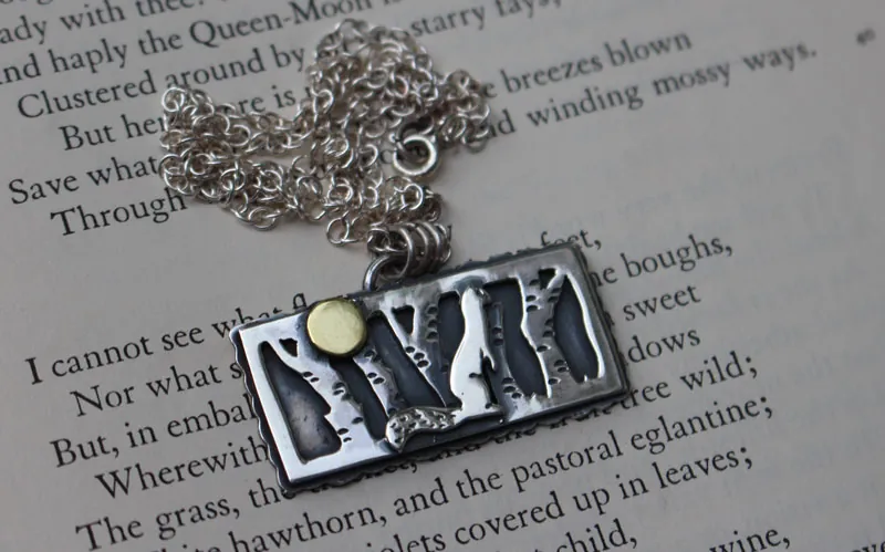 Prends le temps d’écouter, collier hermine de la forêt en argent et laiton