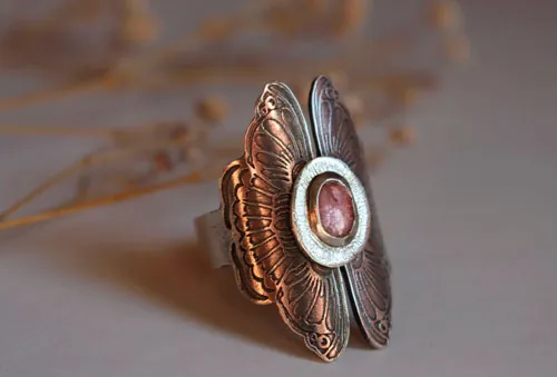 Psyché, bague les papillons amoureux en argent et saphir rose