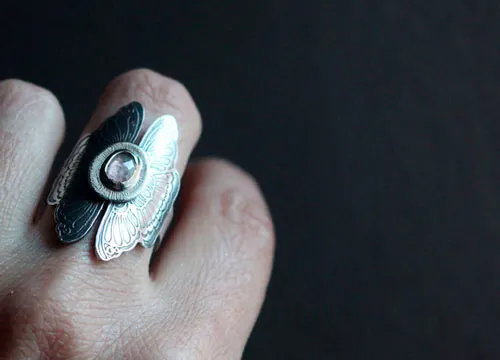 Psyché, bague les papillons amoureux en argent et saphir rose