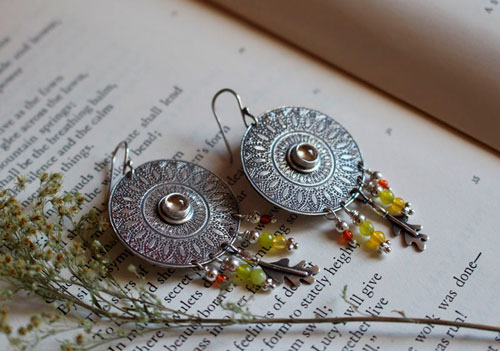 Pétales du soleil, boucles d’oreilles mandala en argent, agate, citrine et cornaline