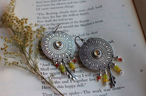 Pétales du soleil, boucles d’oreilles mandala en argent, agate, citrine et cornaline