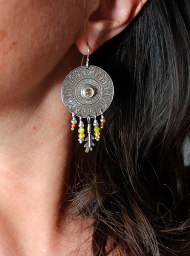 Pétales du soleil, boucles d’oreilles mandala en argent, agate, citrine et cornaline