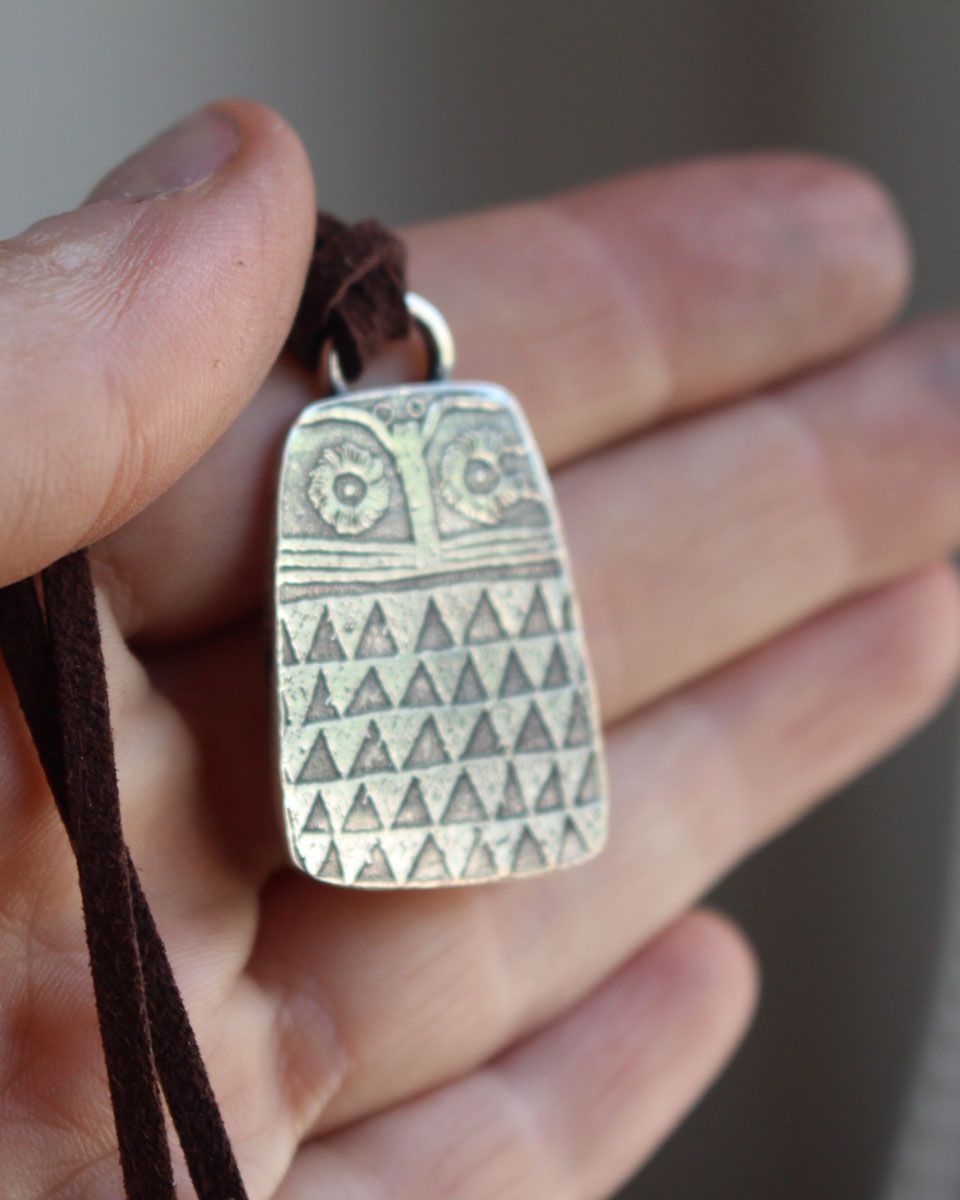 Petit hibou néolithique, collier oiseau de l’âge du cuivre en argent