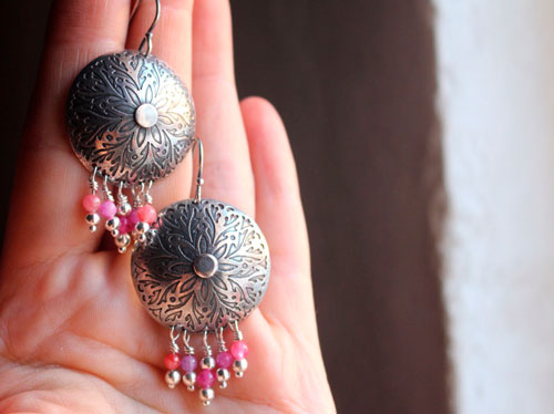 Pivoine, boucles d’oreilles fleur en argent et agate 