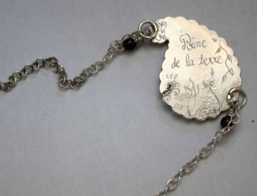 Poème de la terre, bracelet et chaîne de cheville goutte cachemire en argent et grenat