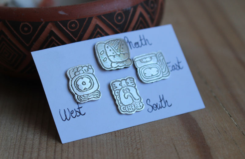 Points cardinaux mayas, boucles d’oreilles glyphe mexicain maya, nord-sud-est-ouest, en argent