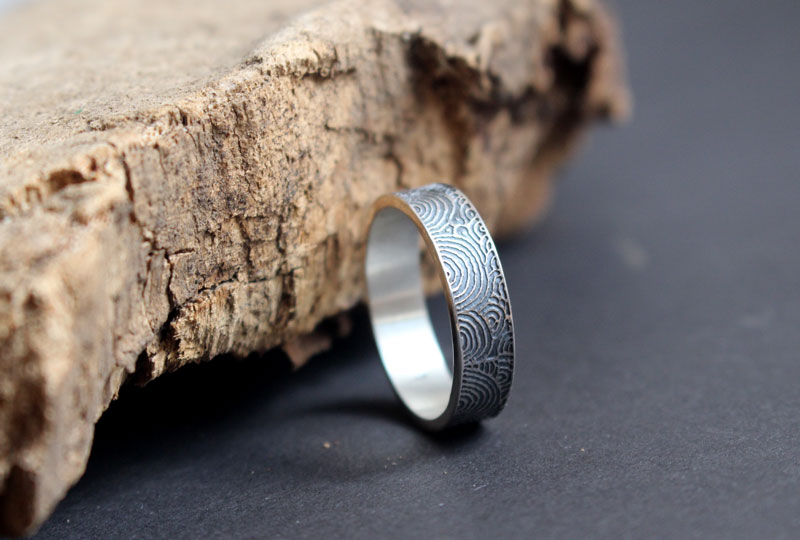 Portail du temps, bague stèle néolithique de Gavrinis en argent