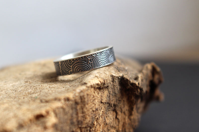 Portail du temps, bague stèle néolithique de Gavrinis en argent