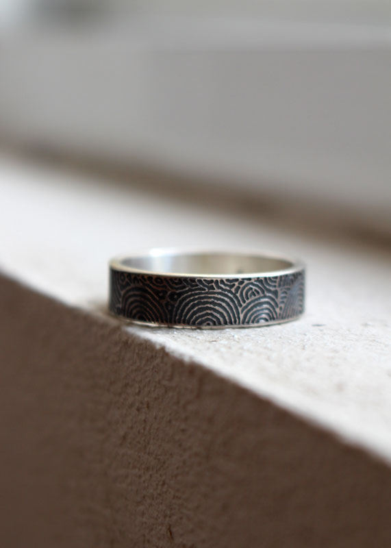 Portail du temps, bague stèle néolithique de Gavrinis en argent