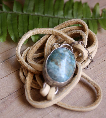 Poséidon, bracelet mer déchaînée en argent, cuir et chrysocolle