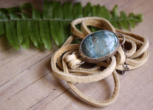 Poséidon, bracelet mer déchaînée en argent, cuir et chrysocolle