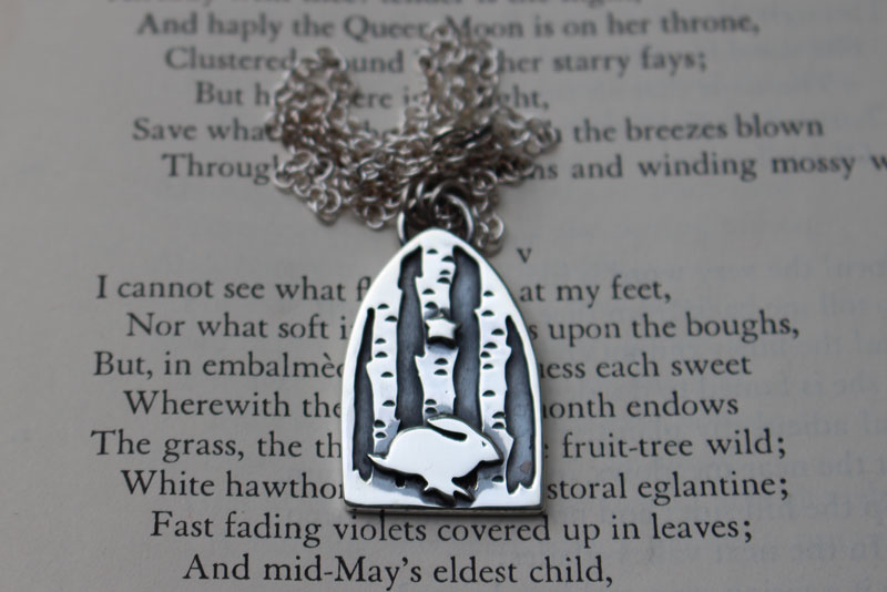 Poursuis tes rêves, collier lièvre dans la forêt en argent