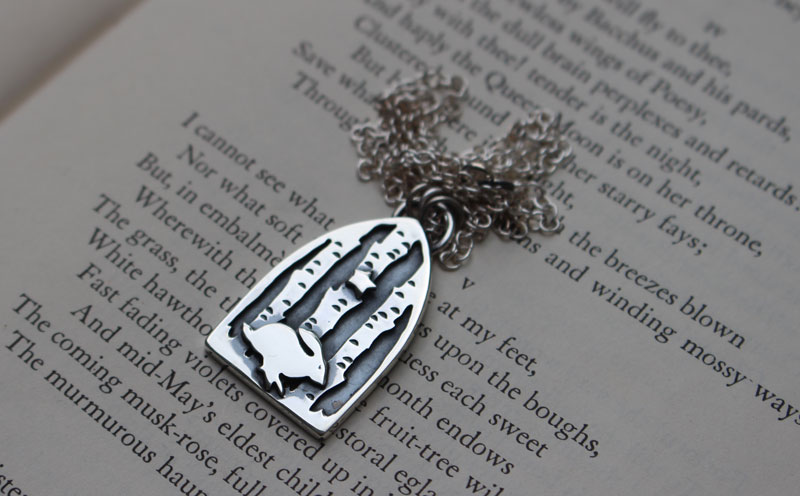 Poursuis tes rêves, collier lièvre dans la forêt en argent