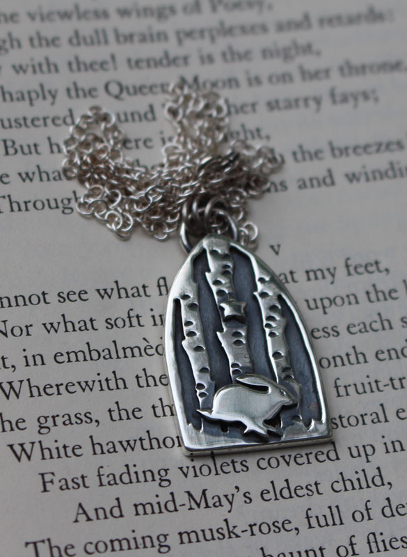 Poursuis tes rêves, collier lièvre dans la forêt en argent