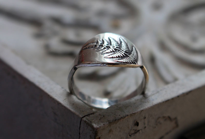 Pousse de fougère, bague nature en argent