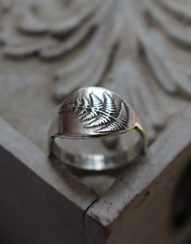 Pousse de fougère, bague nature en argent