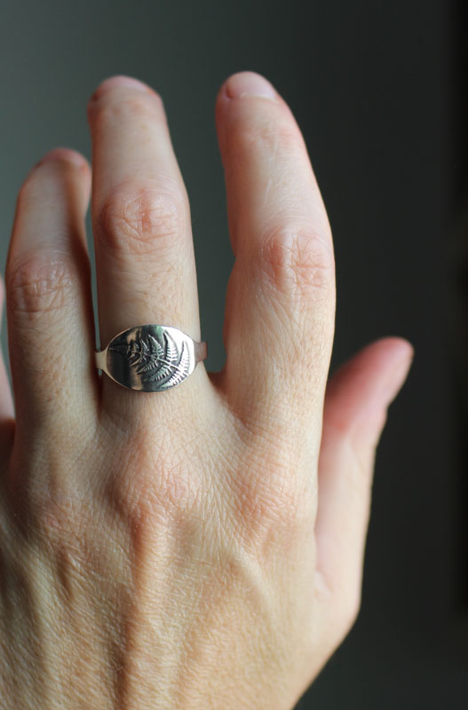 Pousse de fougère, bague nature en argent