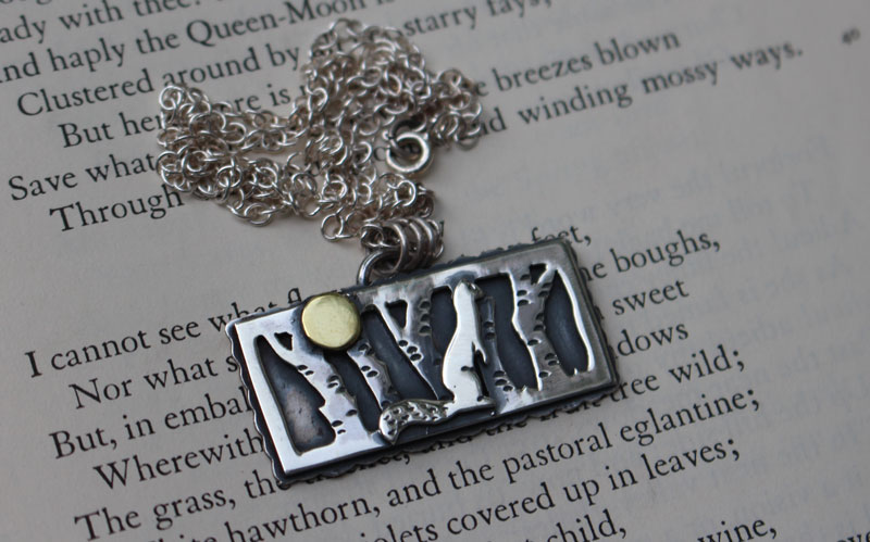 Prends le temps d’écouter, collier hermine de la forêt en argent et laiton