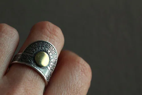 Quand le soleil vient embrasser la mer, bague tribale en argent et laiton
