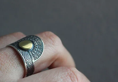 Quand le soleil vient embrasser la mer, bague tribale en argent et laiton