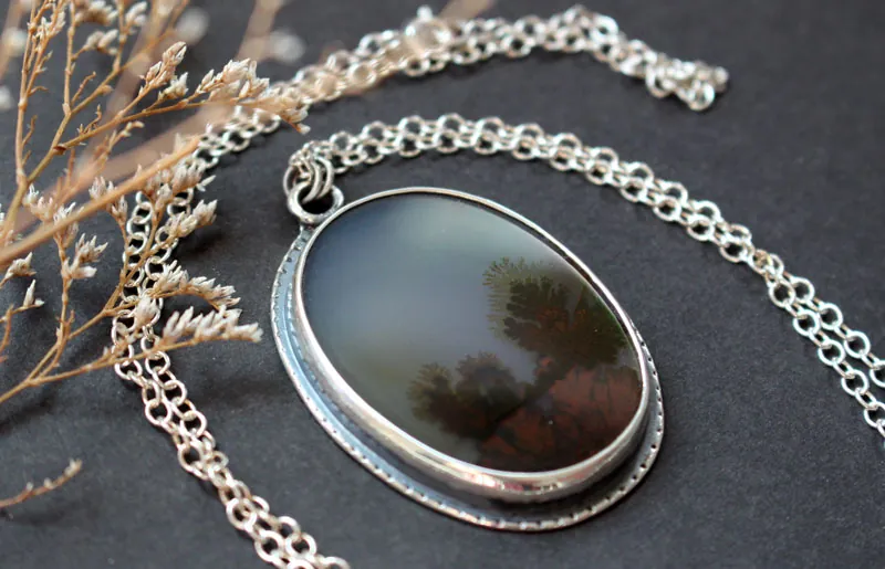 Quiétude, collier paysage d’hiver en argent et agate dendritique