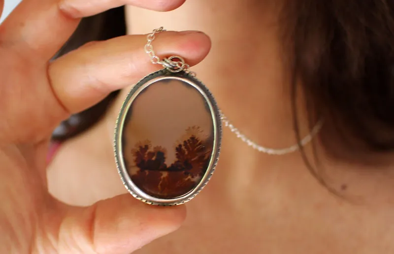 Quiétude, collier paysage d’hiver en argent et agate dendritique