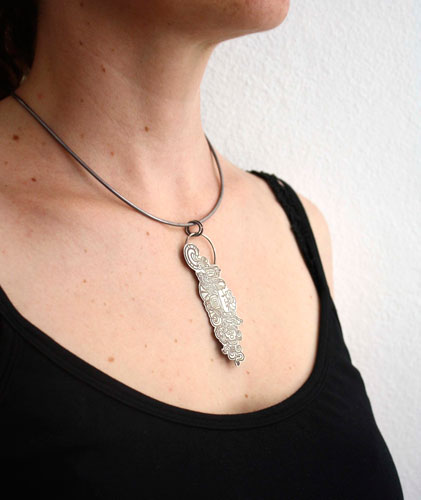 Quiquiztli, pendentif conque musicale maya en argent