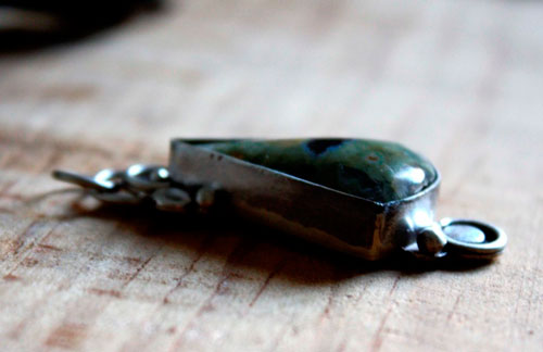 Quetzalcóatl, pendentif pyramide aztèque en argent et jaspe forêt tropicale