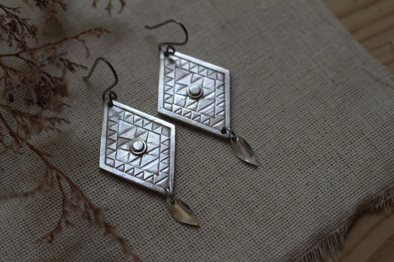 Quetzaly, boucles d’oreilles losange mexicain en argent