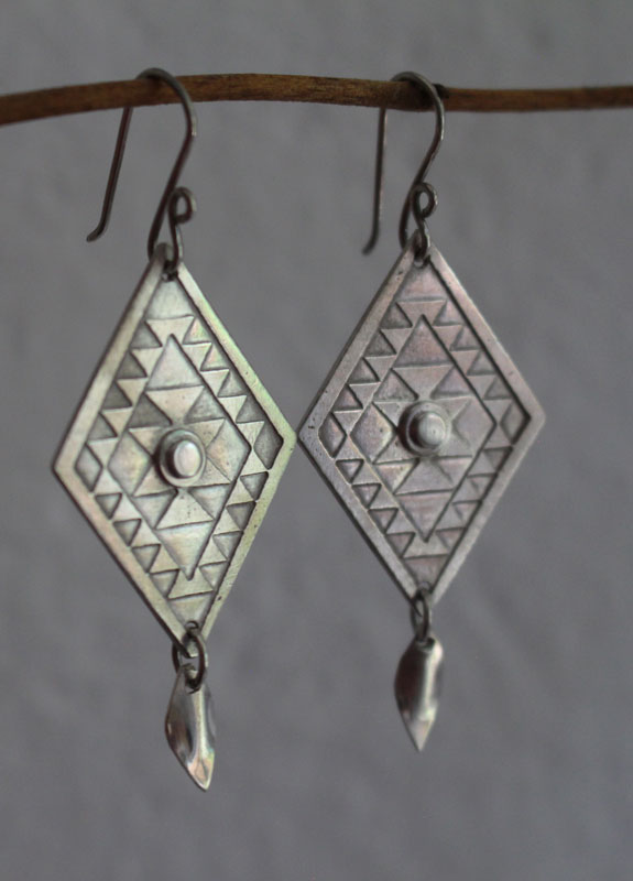 Quetzaly, boucles d’oreilles losange mexicain en argent