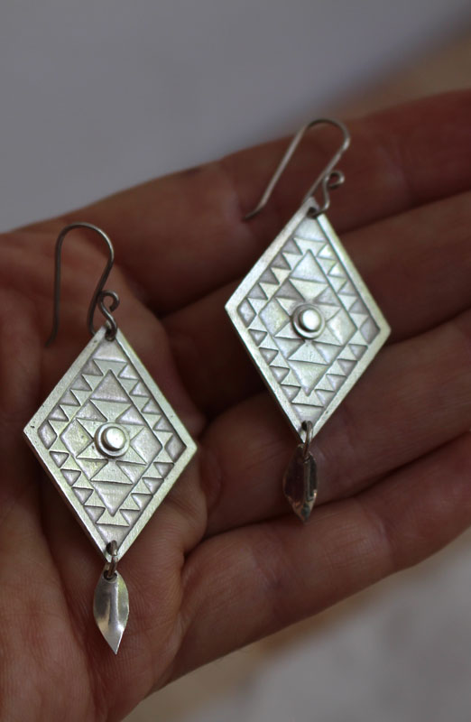 Quetzaly, boucles d’oreilles losange mexicain en argent