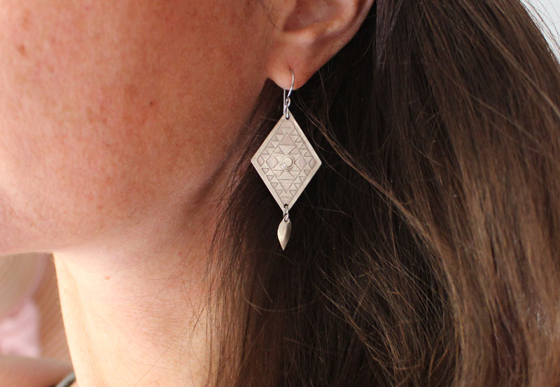 Quetzaly, boucles d’oreilles losange mexicain en argent