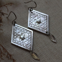 Quetzaly, boucles d’oreilles losange mexicain en argent