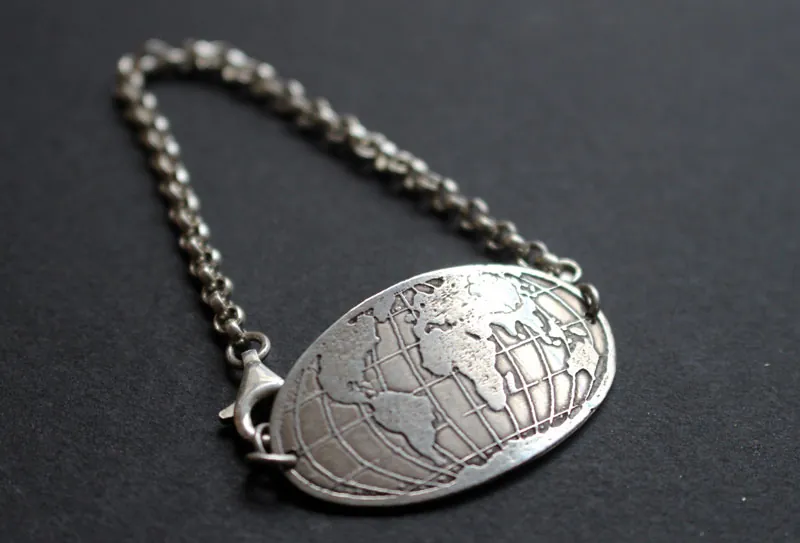 Racines, bracelet planisphère en argent