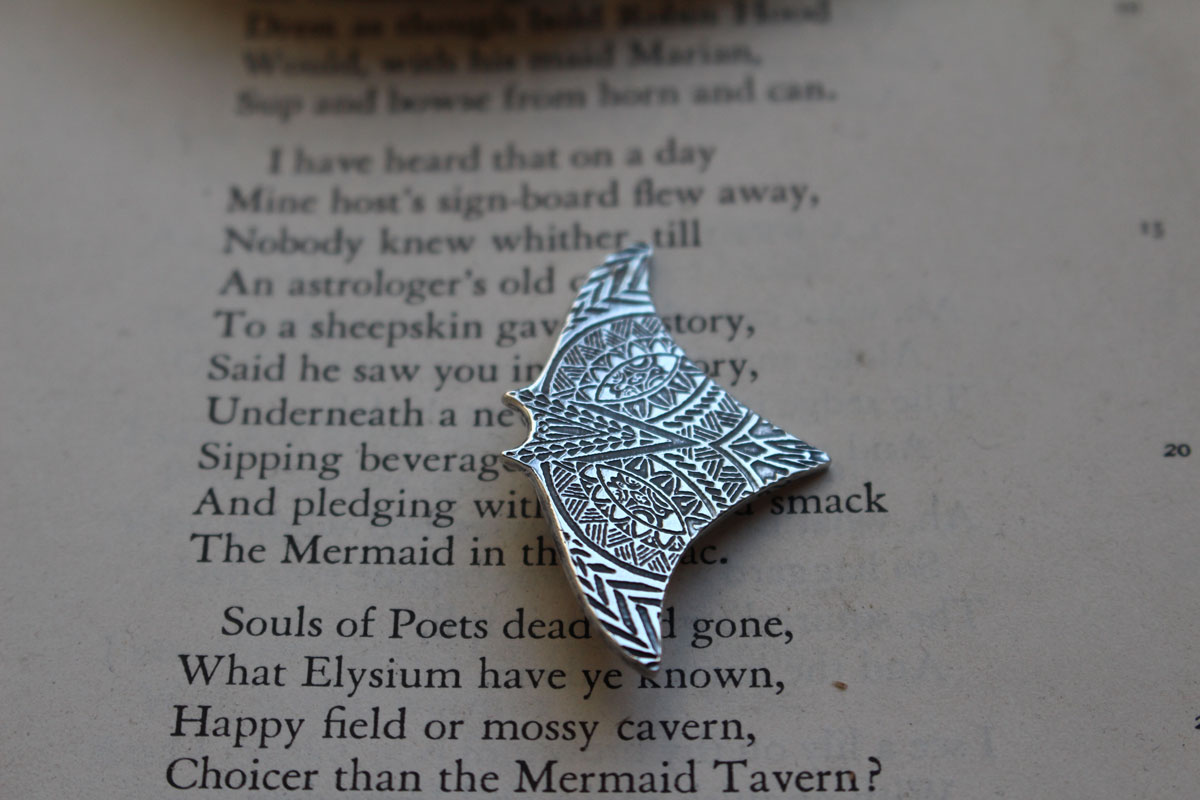 Raie manta, collier esprit animal polynésien en argent