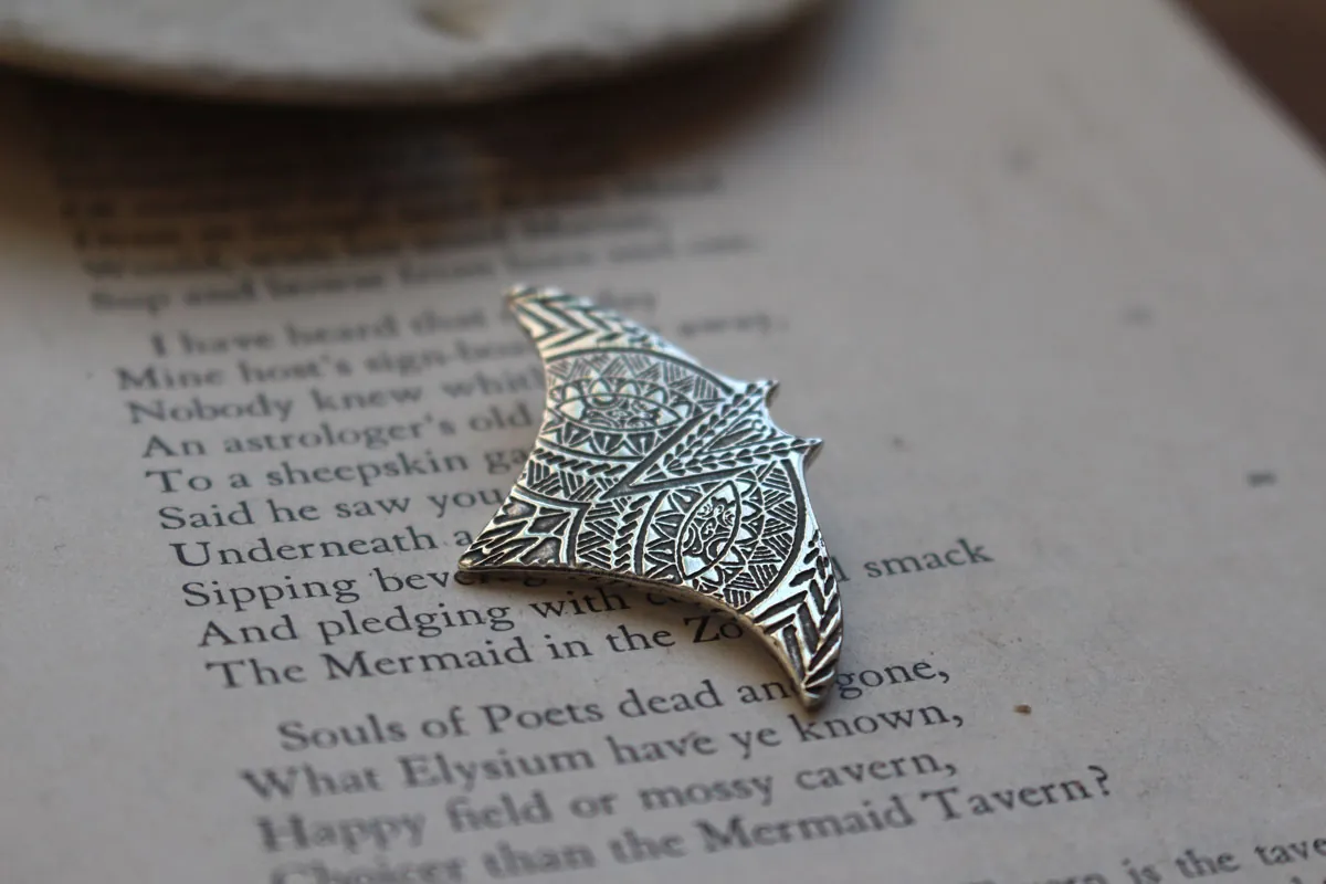 Raie manta, collier esprit animal polynésien en argent