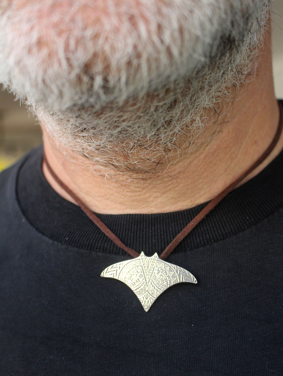 Raie manta, collier esprit animal polynésien en argent