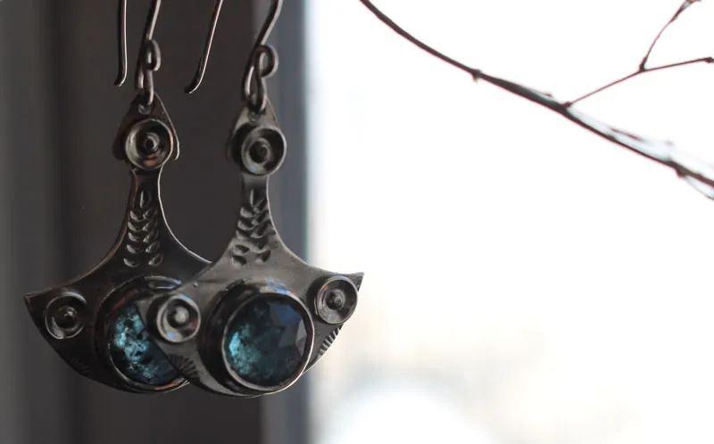Re naissance, boucles d’oreilles renouveau en argent et disthène