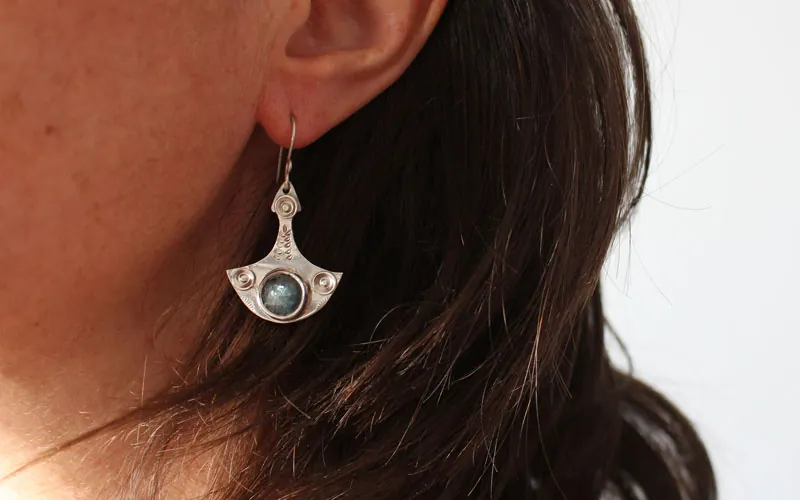 Re naissance, boucles d’oreilles renouveau en argent et disthène