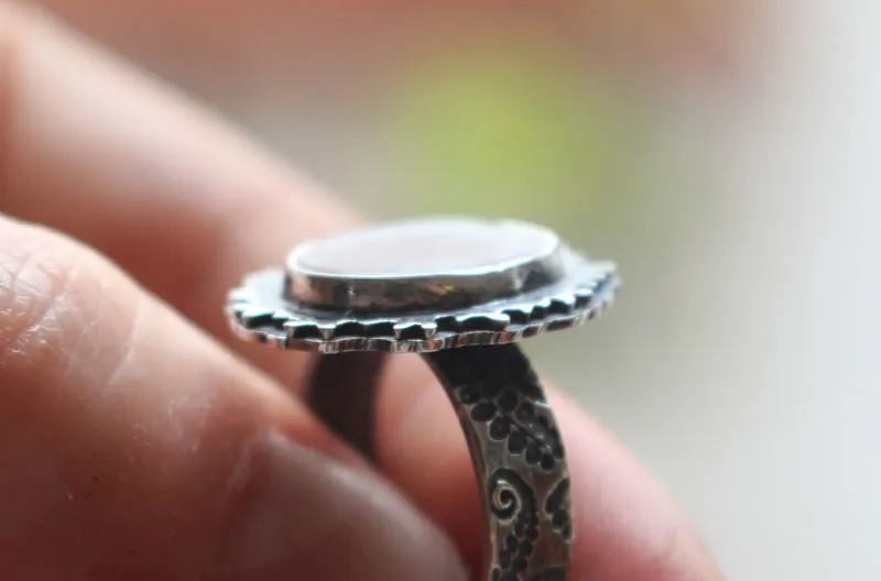 Reflets d’automne, bague paysage de saison en argent et agate dendritique