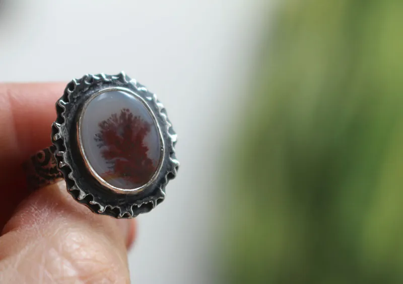 Reflets d’automne, bague paysage de saison en argent et agate dendritique